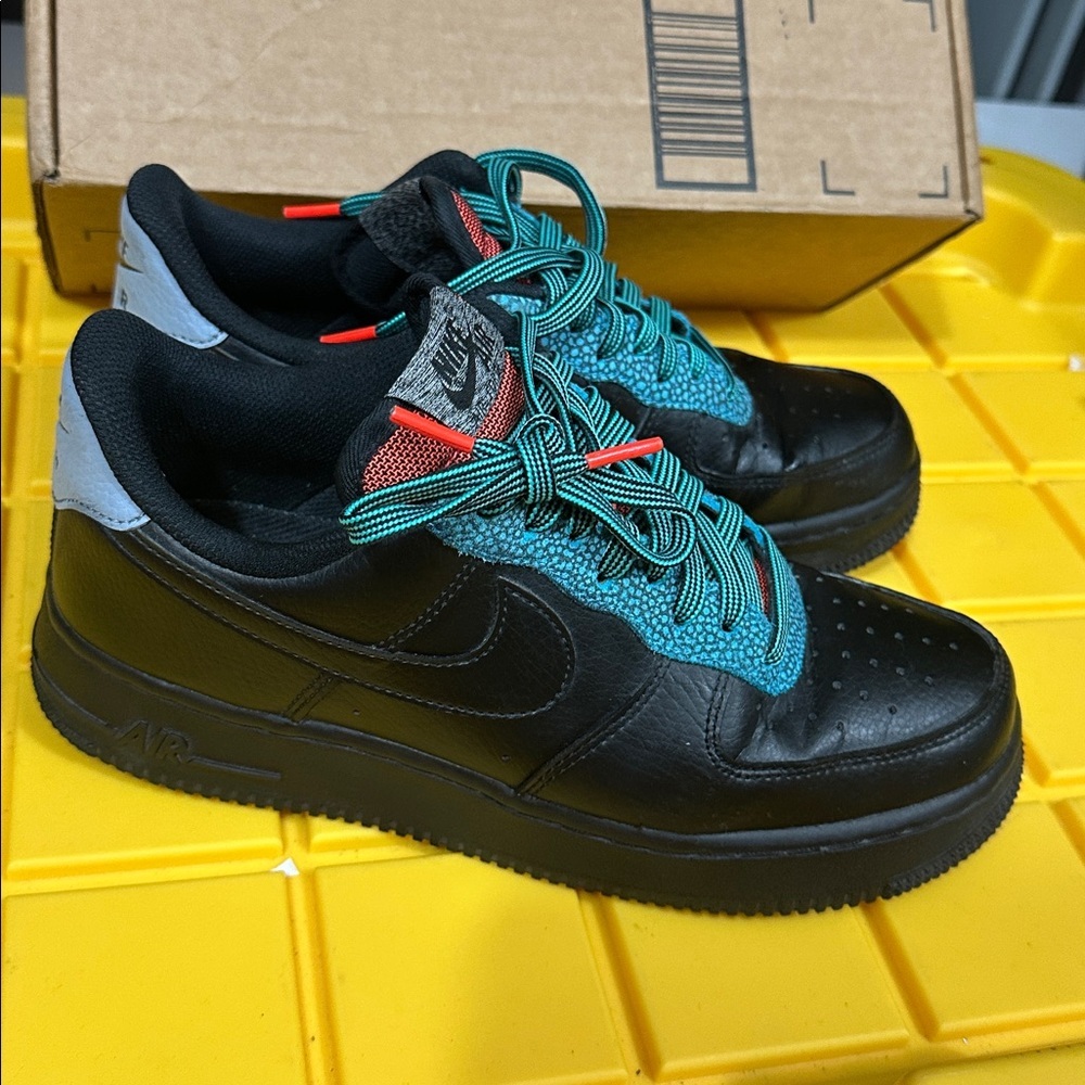 NIKE‎ AIR FORCE 1 '07 LV8 4 BLACK/BLACK-OBSIDIAN MIST CK4363 001 US MEN Size 7.5 - Picture 2 of 8